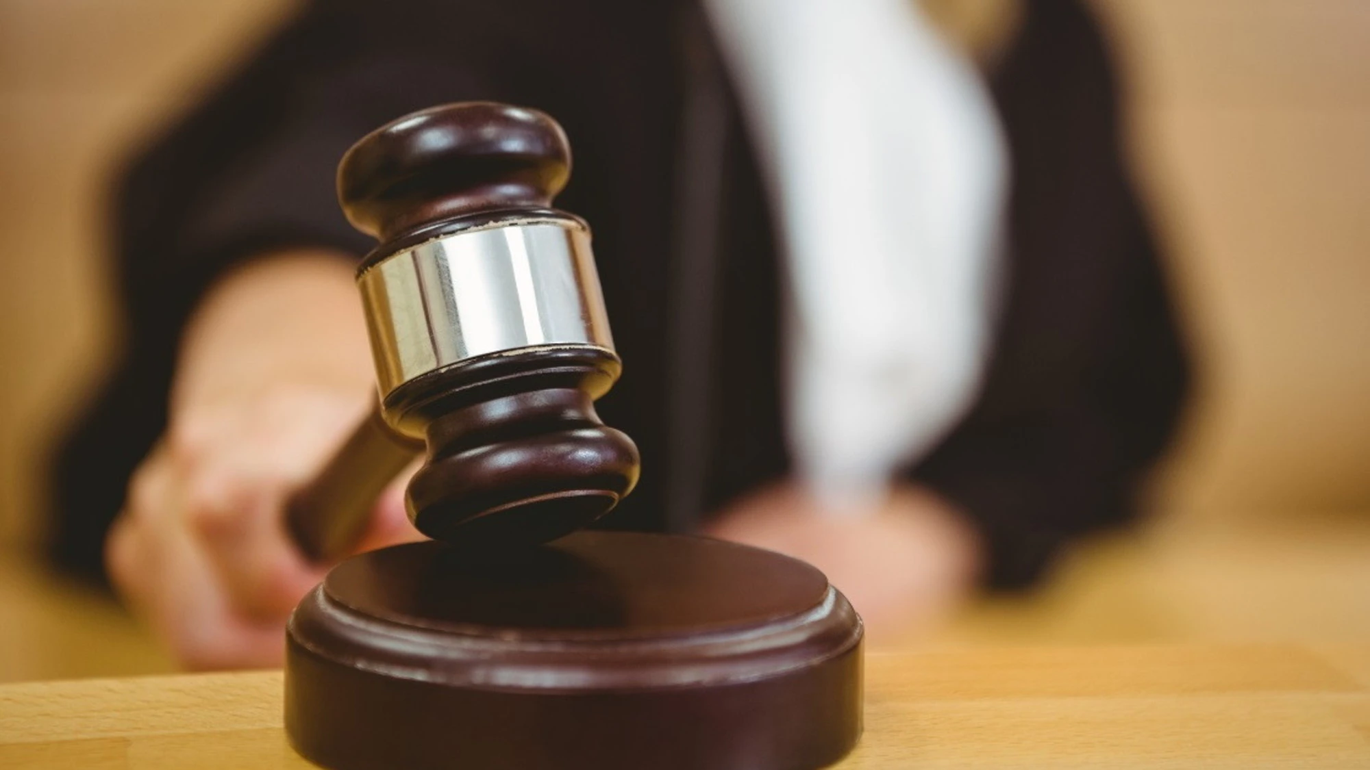 Ecco un altro passo verso il pensiero unico. Diranno sì pure alla poligamia?