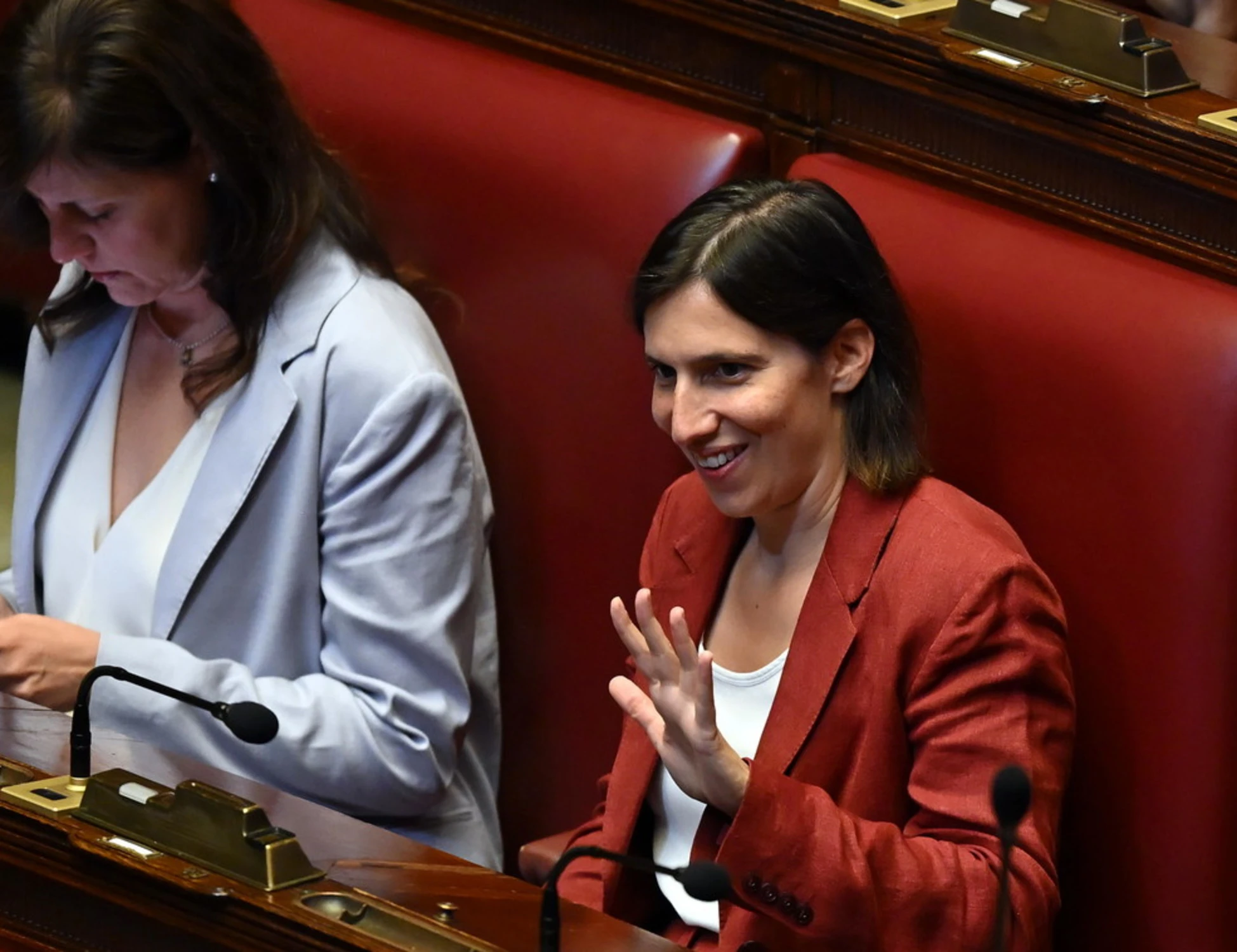 Delmastro, Elly Schlein si copre di ridicolo: "Non nominate più Borsellino"