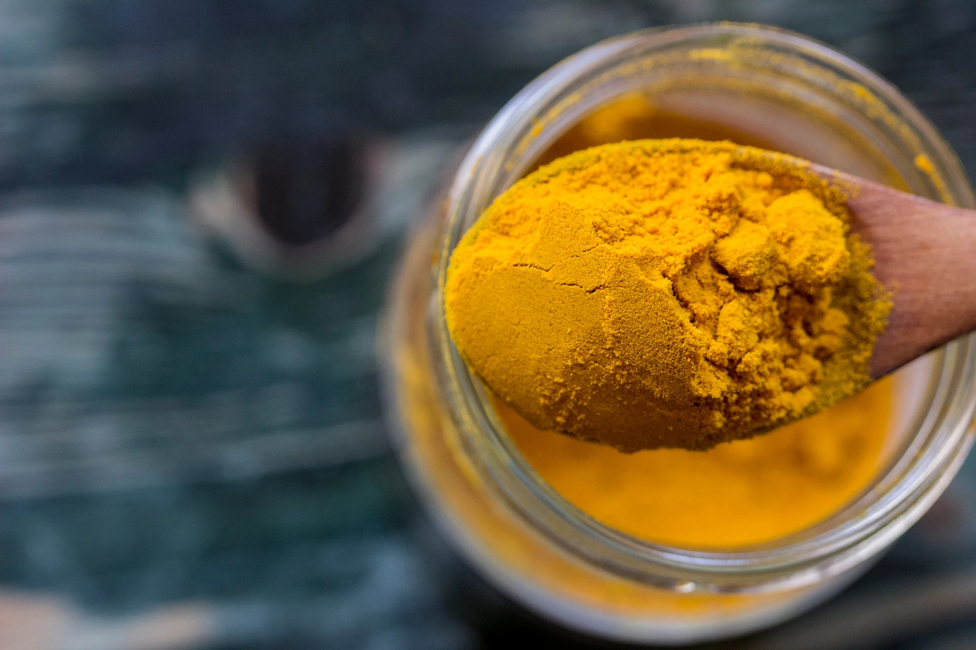 Infarto, i cibi che aiutano nella prevenzione: tra loro anche la curcuma