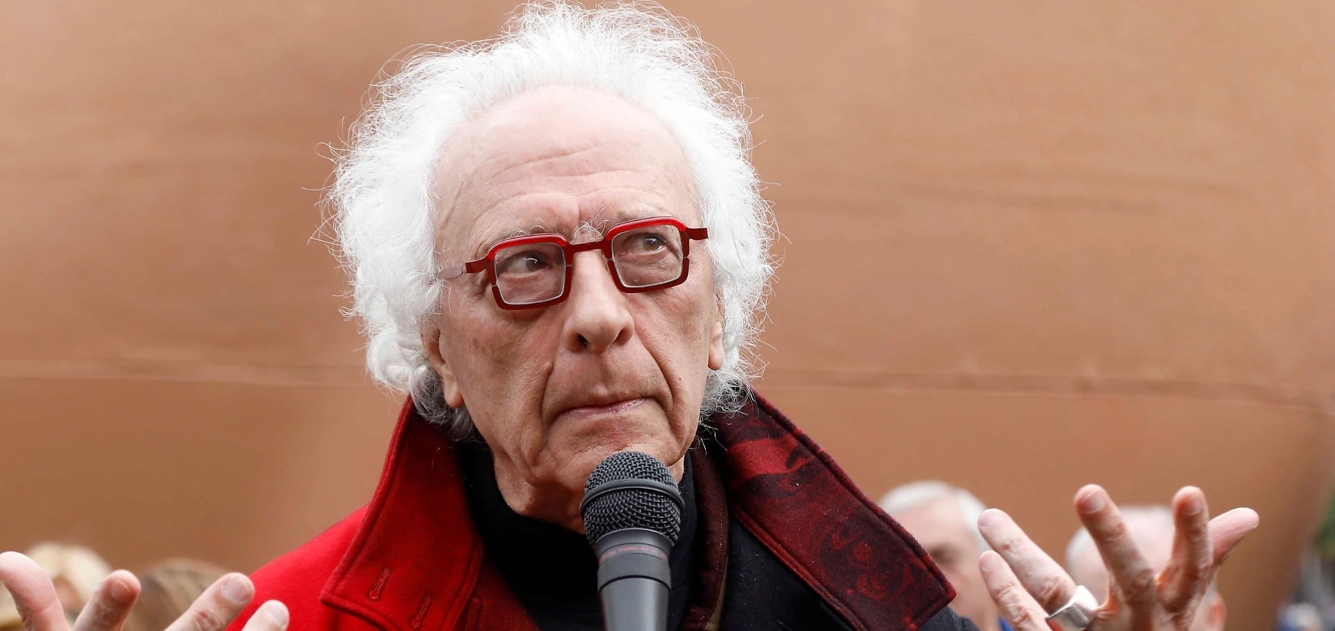 Giampiero Mughini, Matteo Salvini e la "meravigliosa" foto col mitra: "Chi è un autentico imbecille"