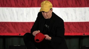 Elon Musk denunciato dai quotidiani della sinistra francese: "Ci sfrutta senza pagarci"