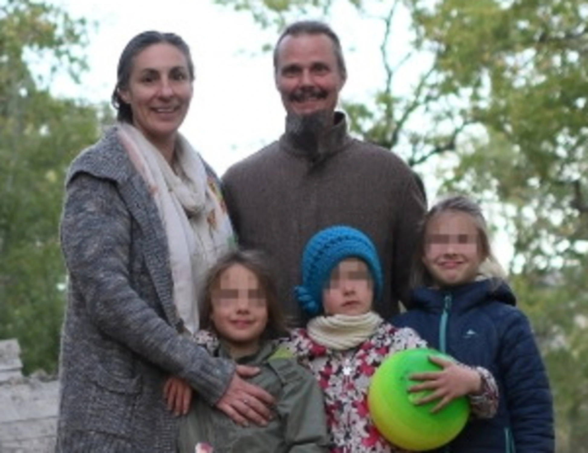 Famiglia nel bosco, la lettera di mamma Catherine ai figli: "Dove troverete la verità"