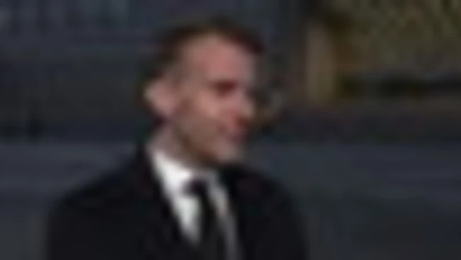 Nato, Macron accusa Trump di incoerenza: "Meglio stare in silenzio"