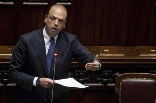L'avvertimento di Alfano a Letta: Via l'Imu e stop all'aumento dell'Iva