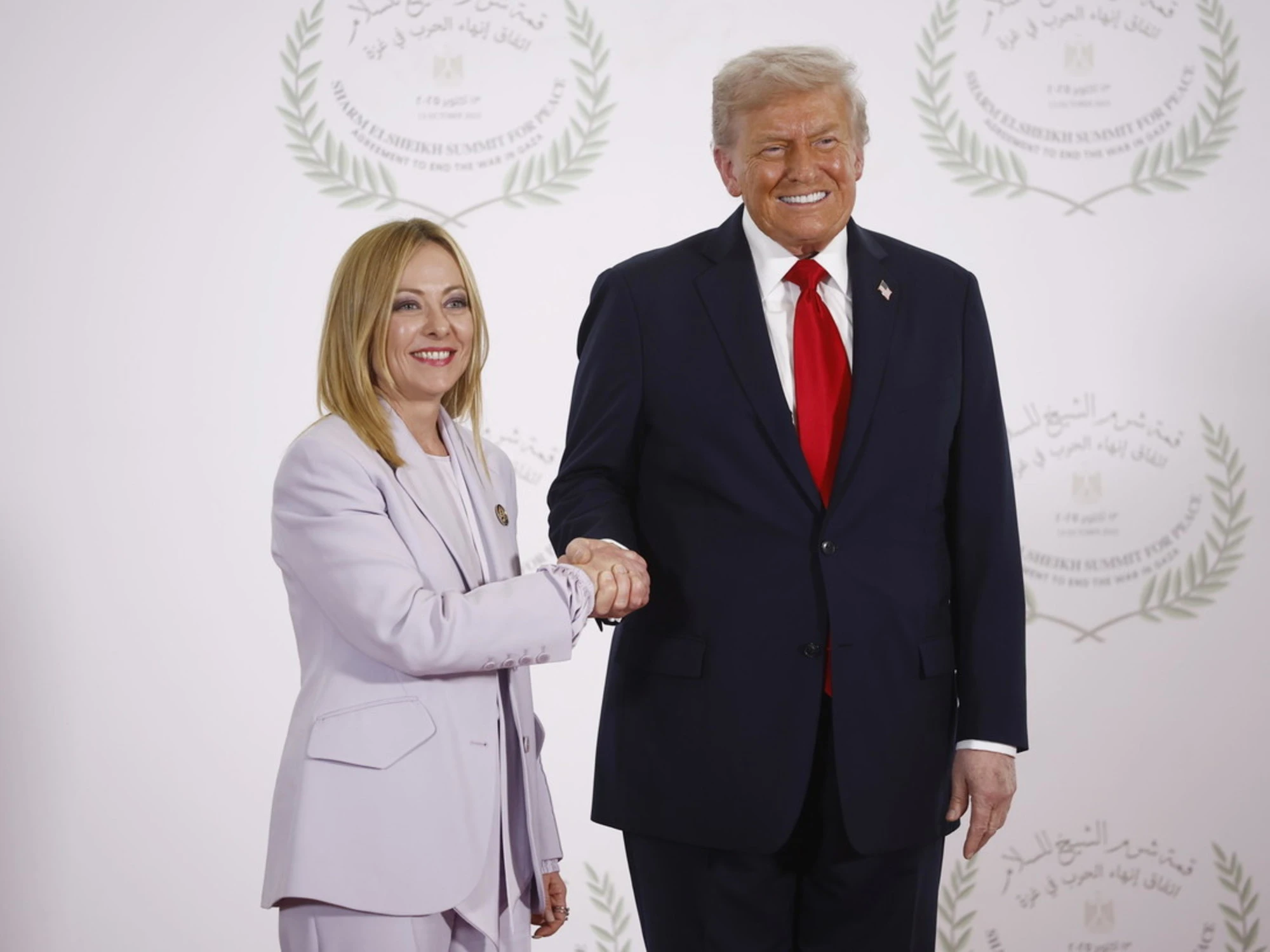 "Giorgia, un'amica. Cerca sempre di aiutare": Trump elogia Meloni? Il Pd perde la testa