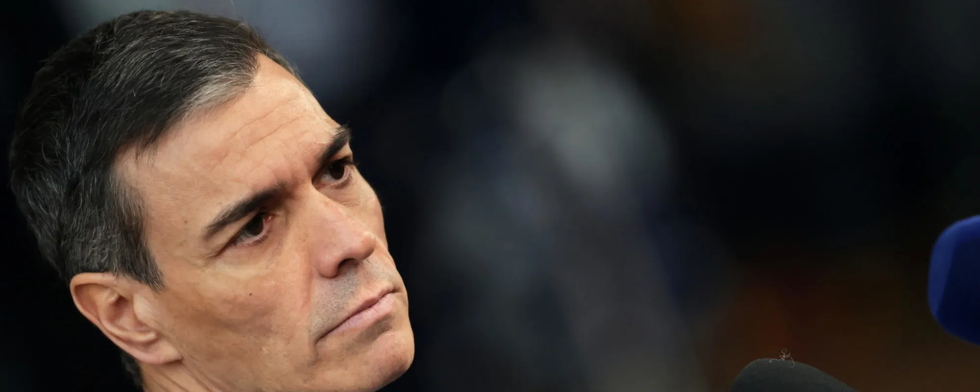 Sanchez adotta il modello Meloni: Pd e sinistra in imbarazzo totale