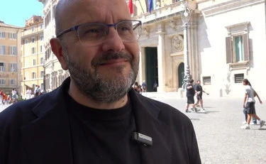 Pd, il meme sul curling? Berruto si copre di ridicolo: "Non sapevo nulla"