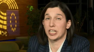 Schlein incalzata da Floris: "Ma si candida?", la reazione spiega tutto