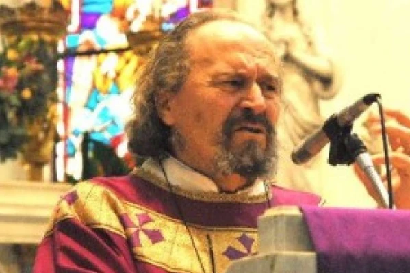 Matteo Salvini, il prete lo insulta durante l'omelia: clamorosa rivolta dei fedeli in Chiesa