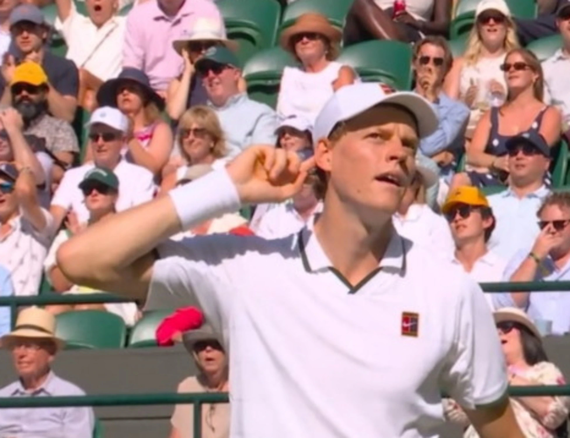 Sinner a Wimbledon, il dito all'orecchio: "Molto insolito ma oggi...", parole rivelatrici