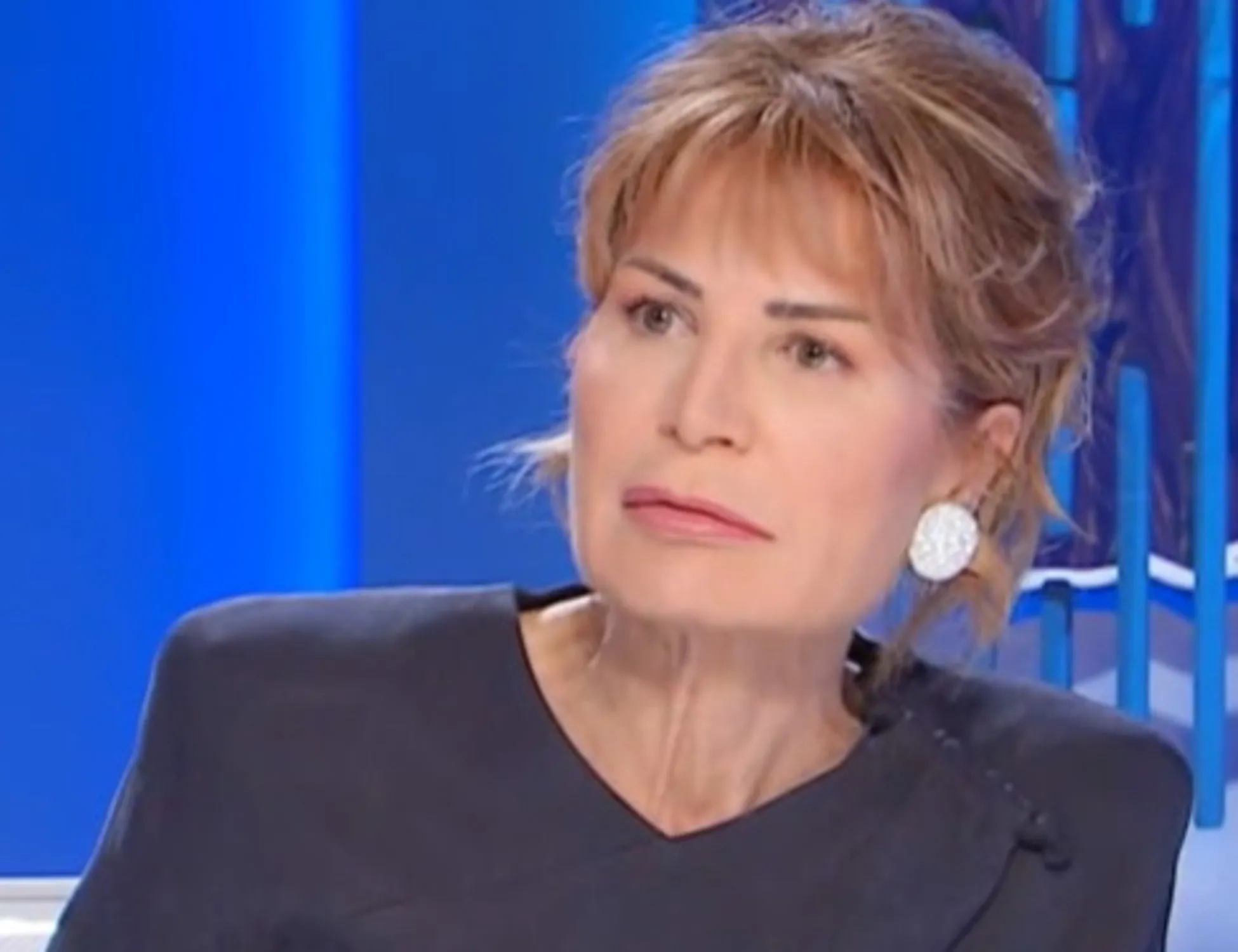 Otto e mezzo, Lilli Gruber balbetta e Cacciari infierisce: "Speriamo sia l'ultima volta"