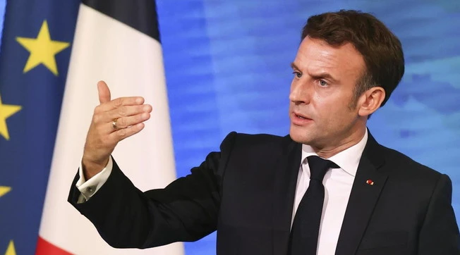 Ong, gioco sporco di Macron: "Da chi si fa pagare"