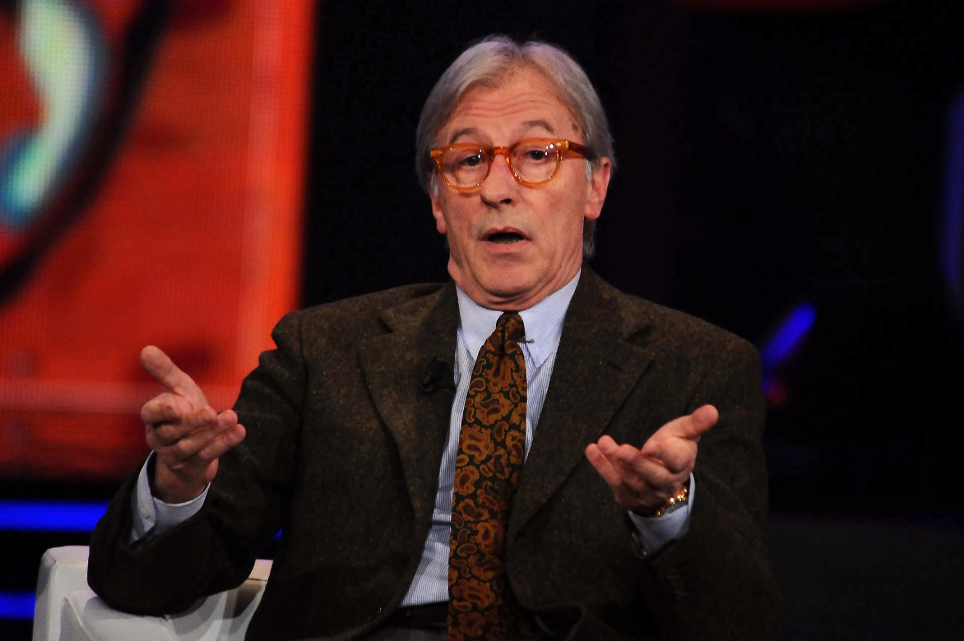 Vittorio Feltri, il consiglio ai gay: "Siete degli eroi. Ma perché sfilare con il cu*** all'aria?"