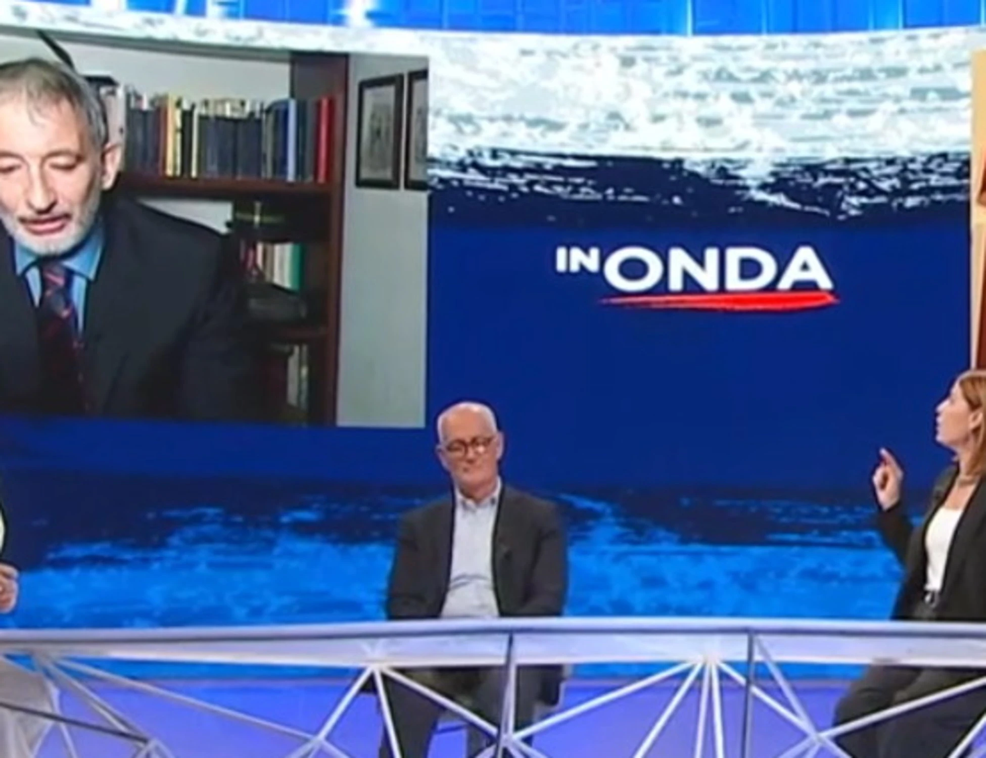 In Onda, Senaldi sbotta contro la Piccolotti: "Ancora sta a parlà? Un po' di gentilezza"