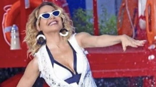 Barbara D'Urso bagnina? Il video che fa sognare i fan: che cosa c'è dietro