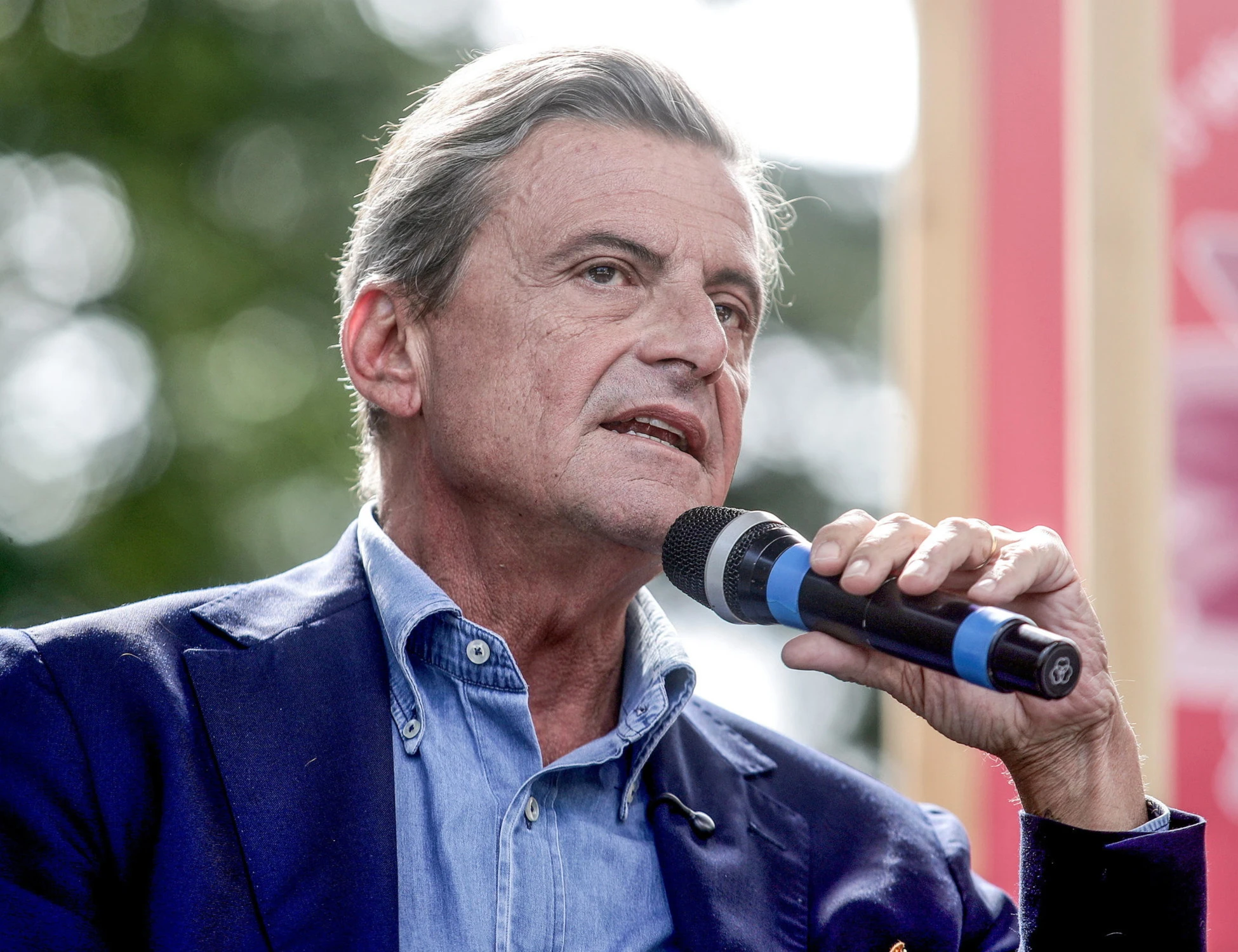 "Se questa sinistra va al potere è un pericolo": siete d'accordo con Calenda?