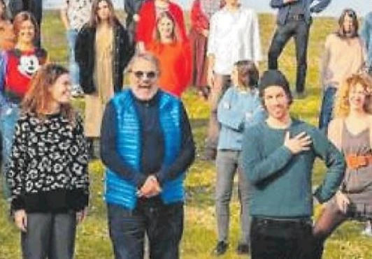 Sardine, Mattia Santori e i 3 amici fanno visita a Luciano Benetton e Oliviero Toscani: la foto-spot
