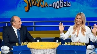 Striscia la Notizia, la pazzesca verità sul piede rotto di Mara Venier: bomba su Canale 5