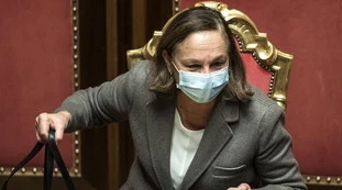 Migranti e sbarchi, "Mele marce nelle forze dell'ordine aiutano le Ong?". FdI chiede l'indagine del Viminale 