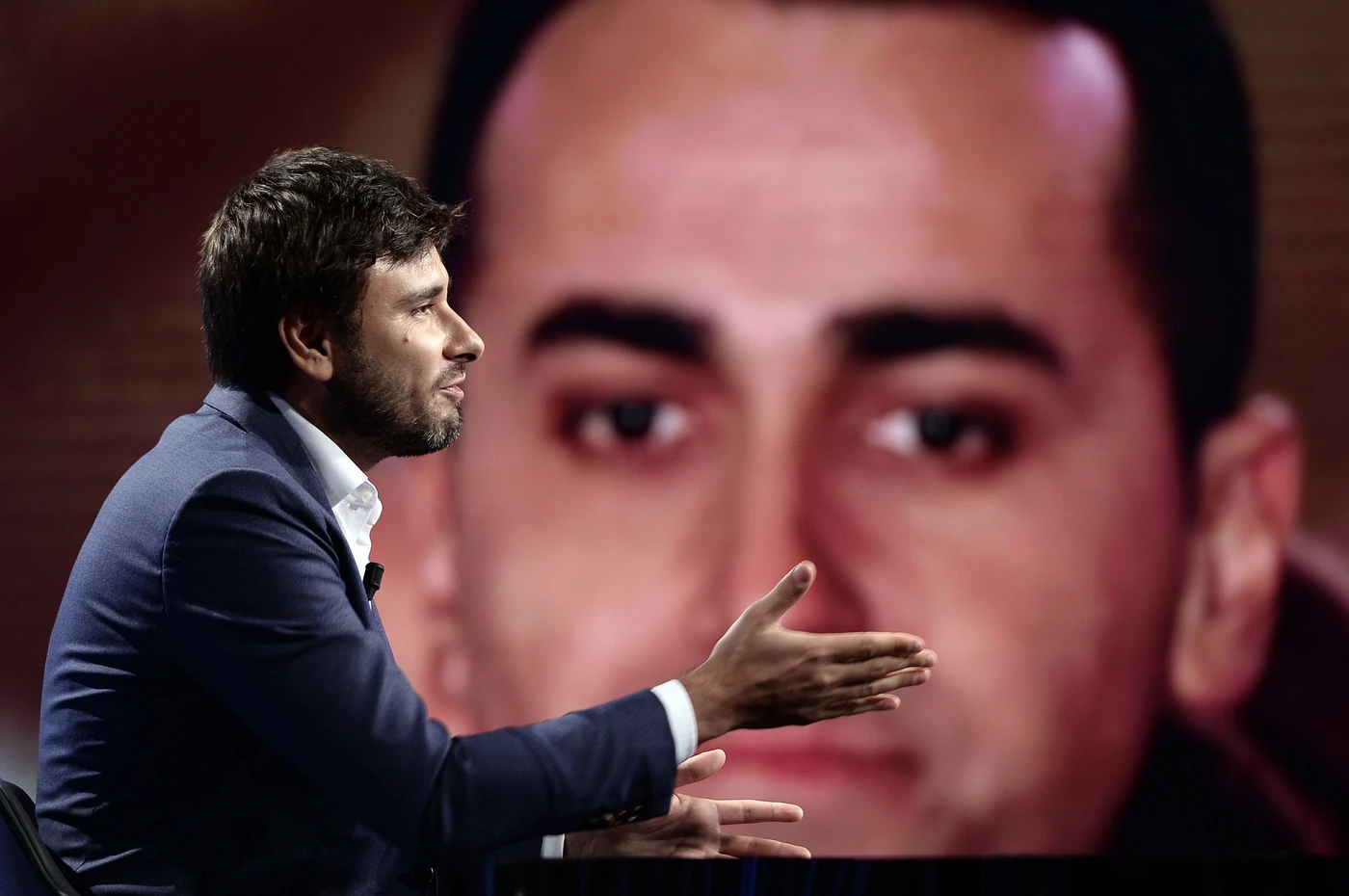 Gianluigi Paragone espulso, Alessandro Di Battista lo difende: "Noi siamo i veri grillini del 33%"