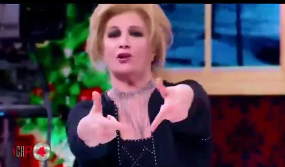 #Cr4 di Piero Chiambretti, furia erotica di Iva Zanicchi: "Sapete cosa faccio ogni tanto?"