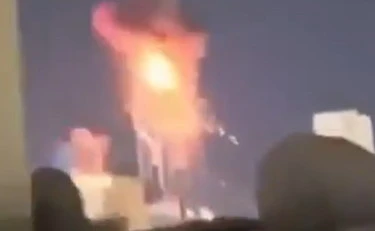 Dubai, colpito il grattacielo: inferno di fiamme, il video-choc del raid