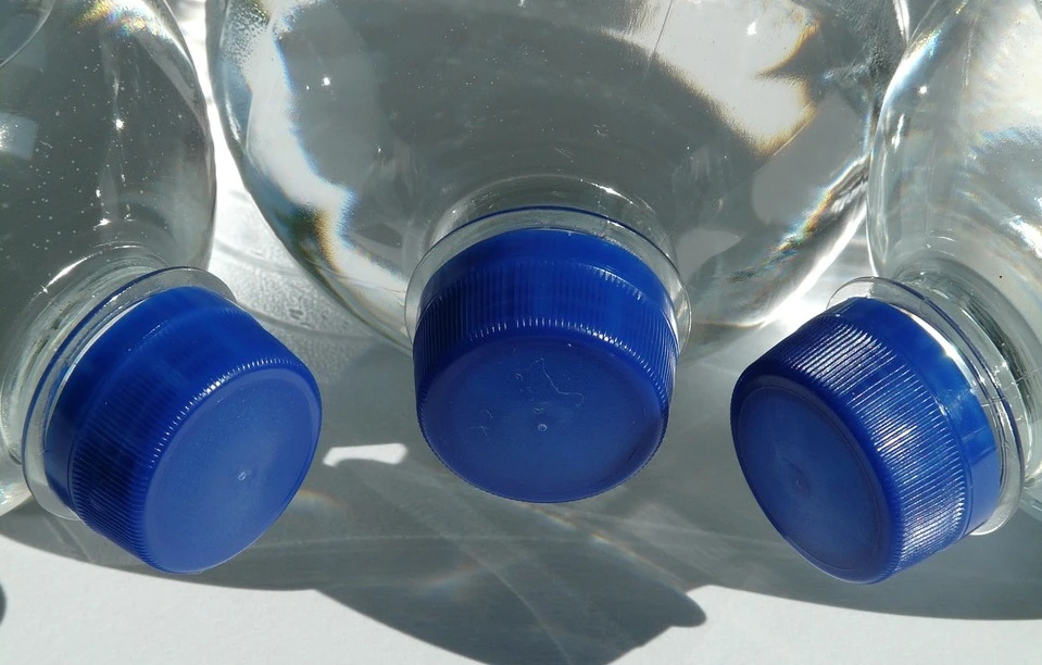 Furti in appartamento, il metodo infallibile della bottiglietta di plastica: come ti rubano tutto