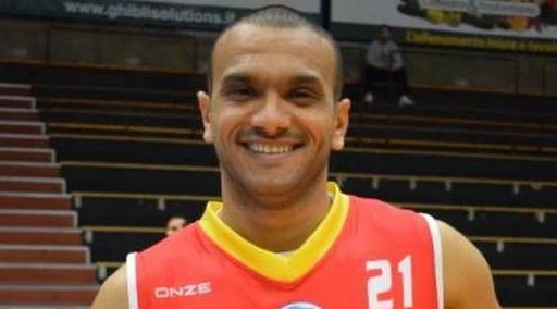 Haitem Fathallah, tragedia per il basket italiano: infarto sul campo, si rialza ma muore in ambulanza