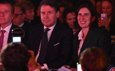 Schlein e Conte si evitano ancora. E il capo M5S si fa il suo centro
