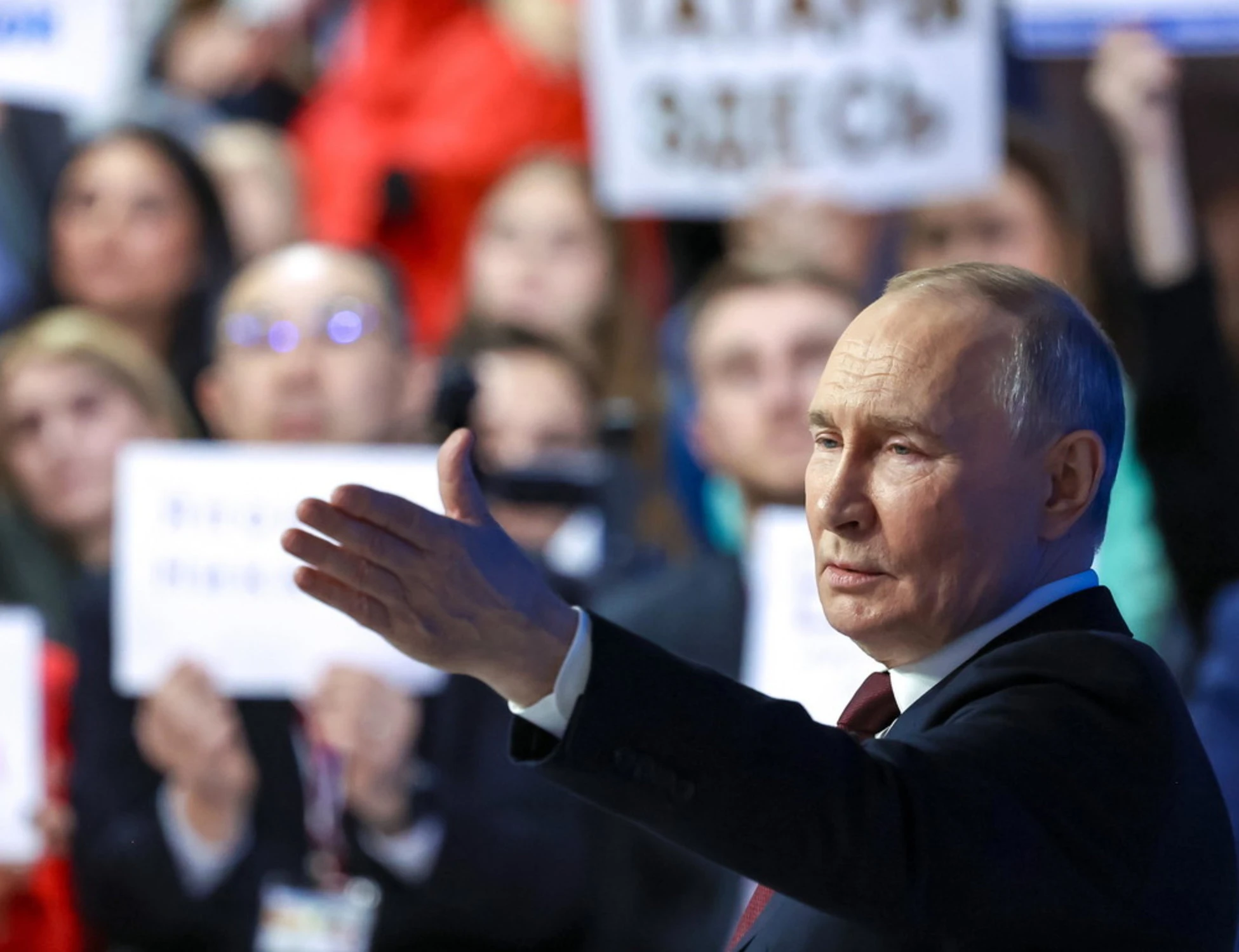 Putin, lo show del dittatore innamorato