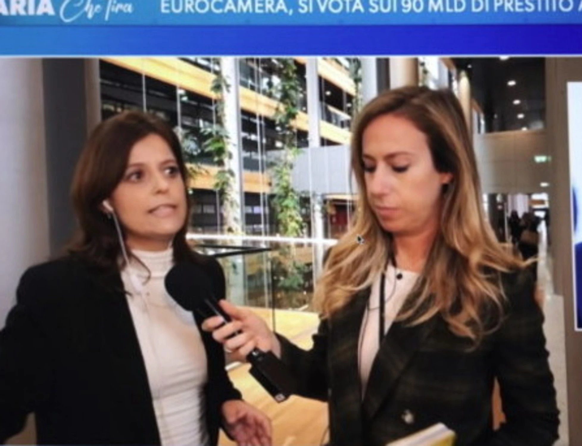 L'aria che tira, Ilaria Salis distrutta in diretta tv: "No alle armi. Anche ai martelli?"