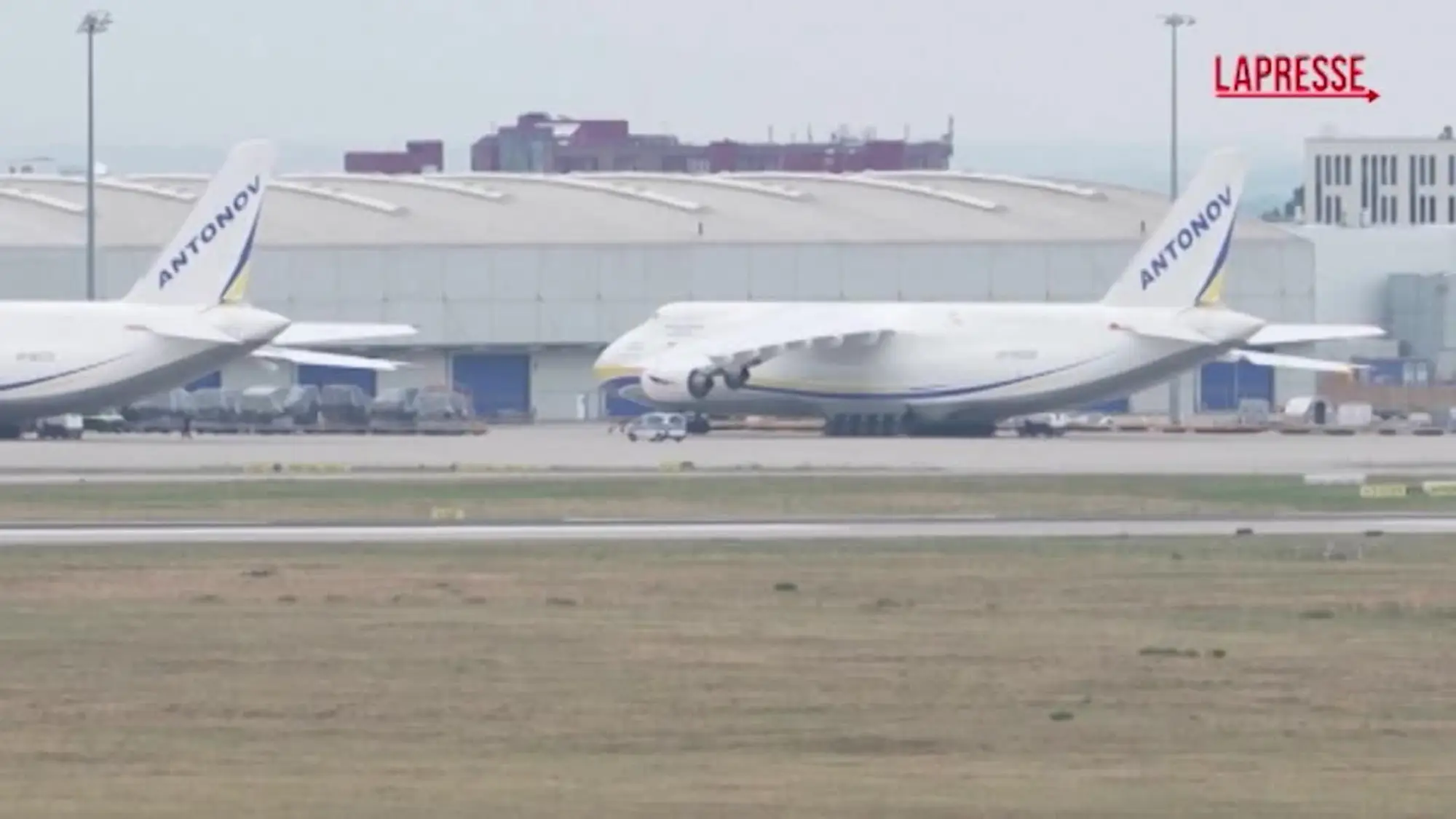 Lipsia, terrore all'aeroporto drone esplosivo vicino ad aereo ucraino, un altro urta cargo in volo
