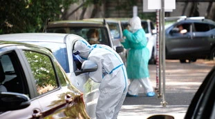 Coronavirus, il bollettino del 9 agosto: 463 positivi e 2 decessi, cala l'età media dei nuovi contagi