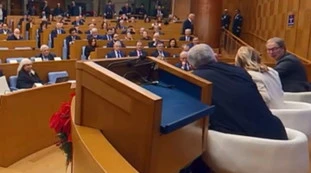 Meloni interrompe la conferenza: "Non ce la faccio", il fuoriprogramma