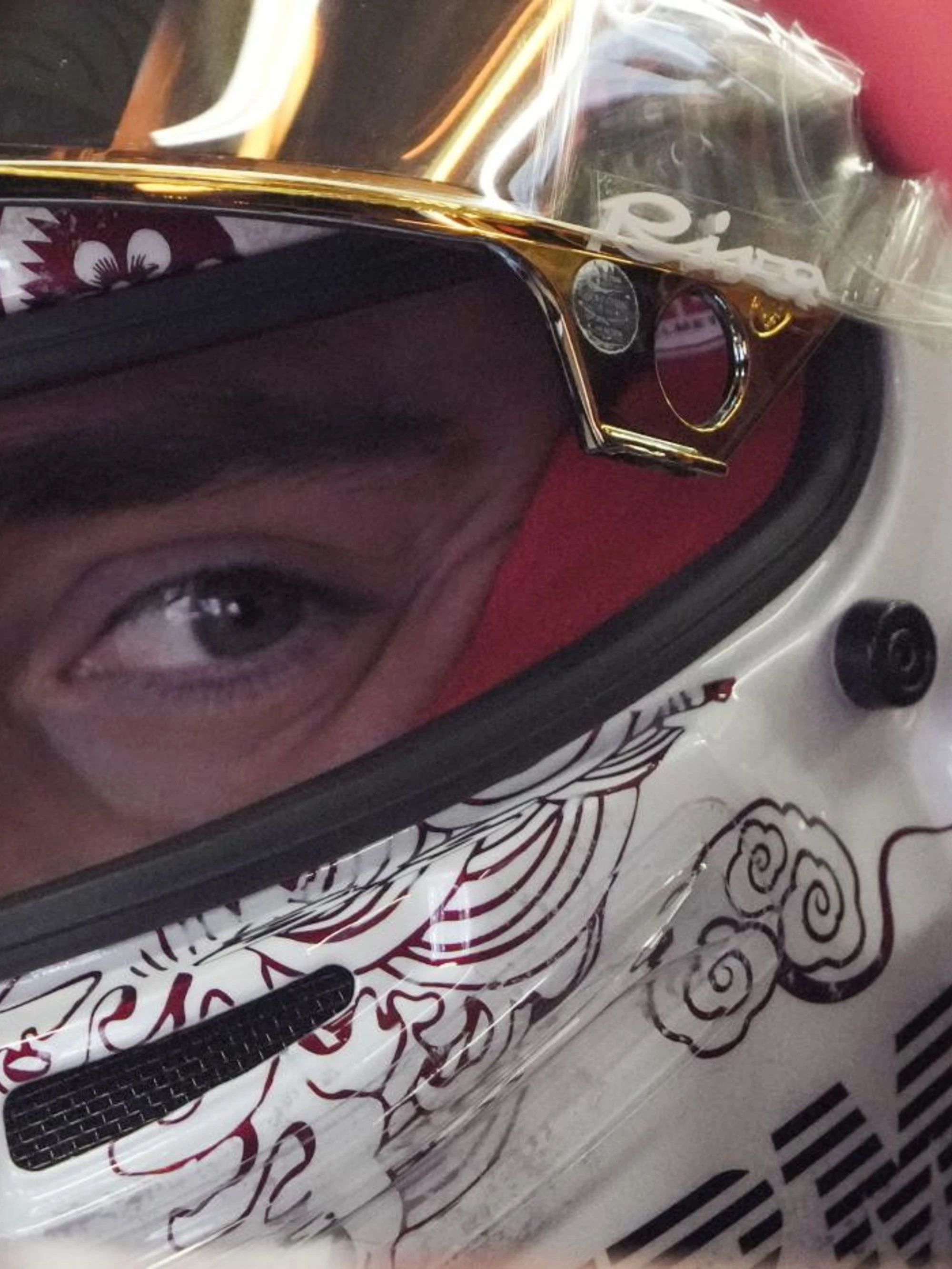 Leclerc apre il caso Hamilton: "Senza il danno, vittoria possibile". Ferrari nei guai