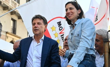 Schlein e Conte sfregiano l'esercito italiano