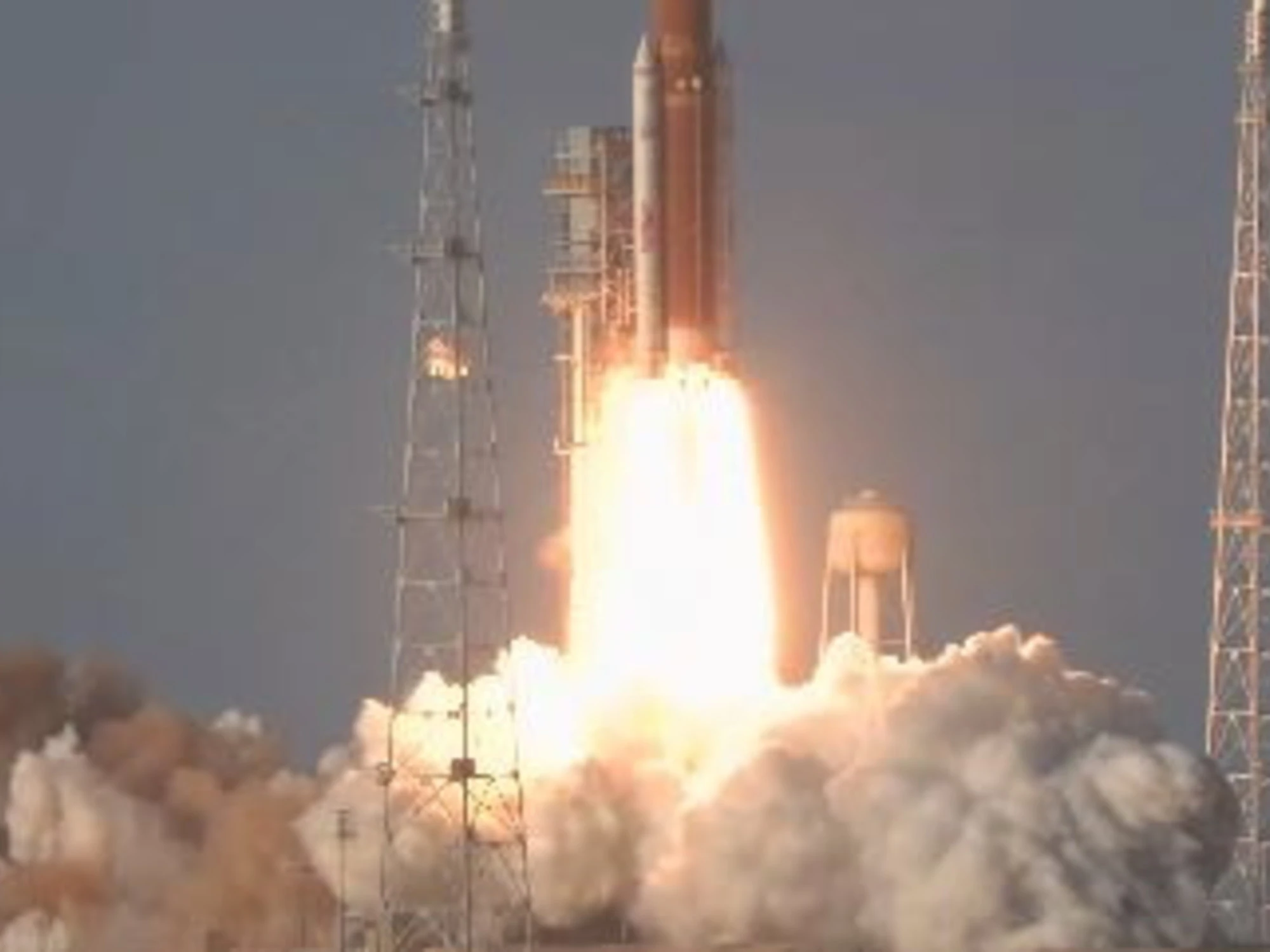 L'umanità torna verso la Luna, al via la missione Artemis 2