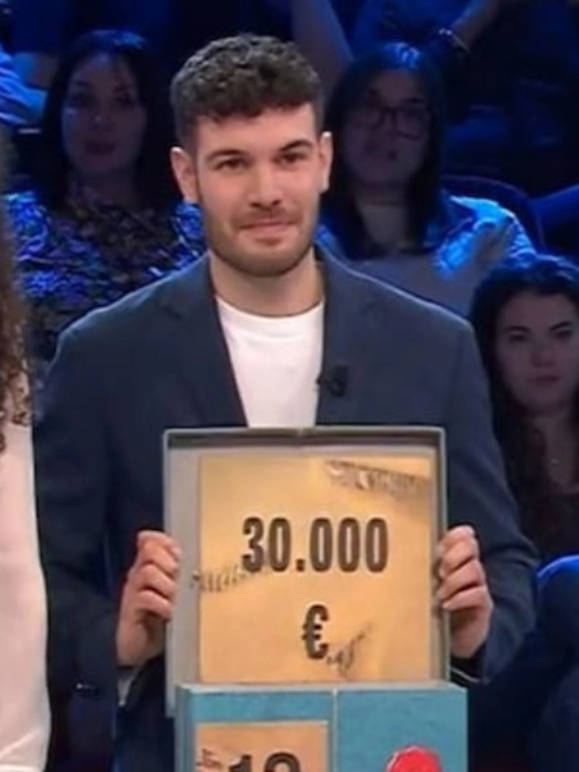 Affari Tuoi, "bravo fesso": insulto gratuito ad Alex dopo la puntata