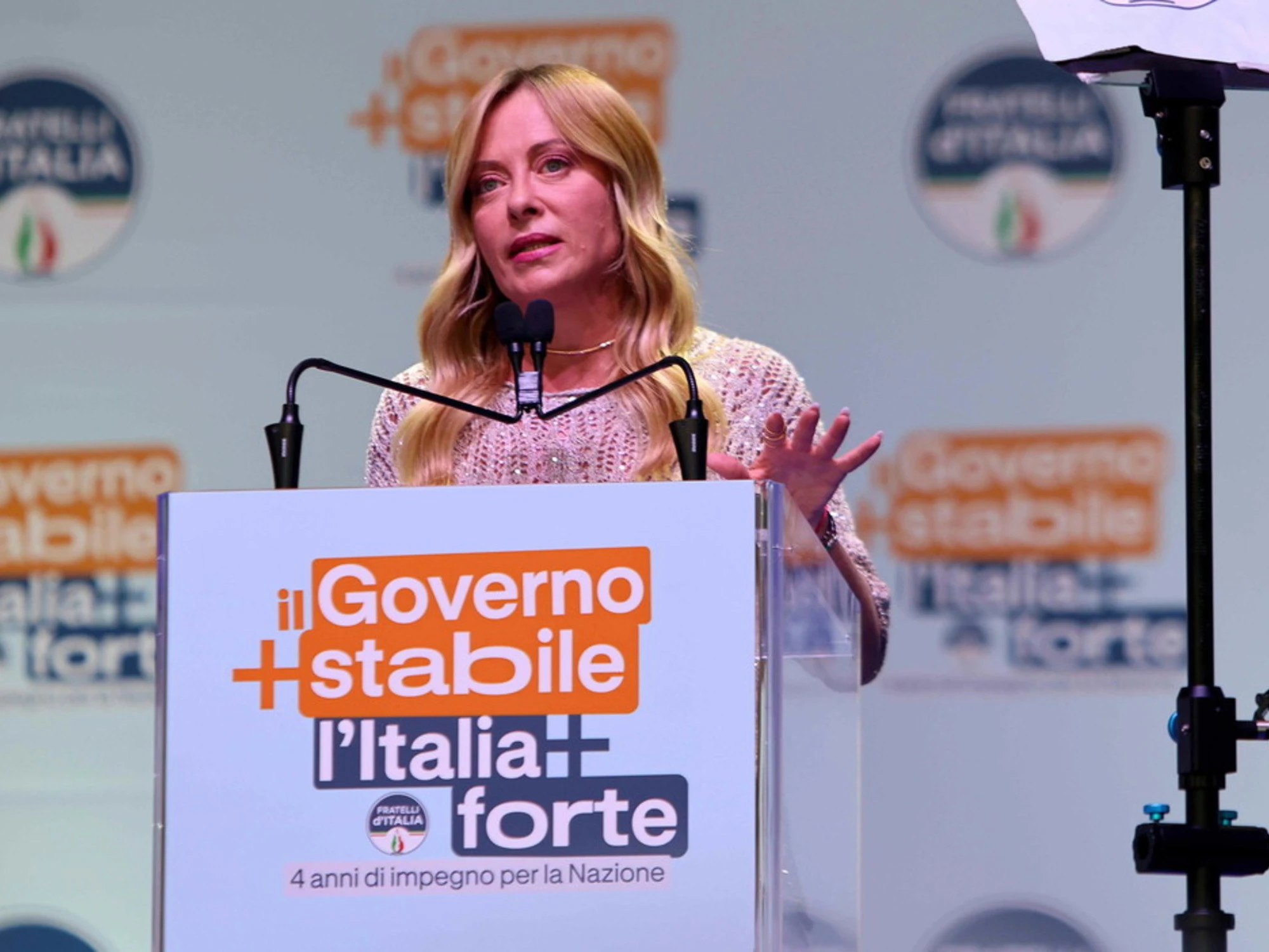 Giorgia Meloni fa la storia: l'intervento a Bari per festeggiare il governo più longevo