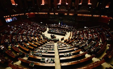 Silvio Berlusconi, 2 anni dalla morte: Avs lo sfregia in aula