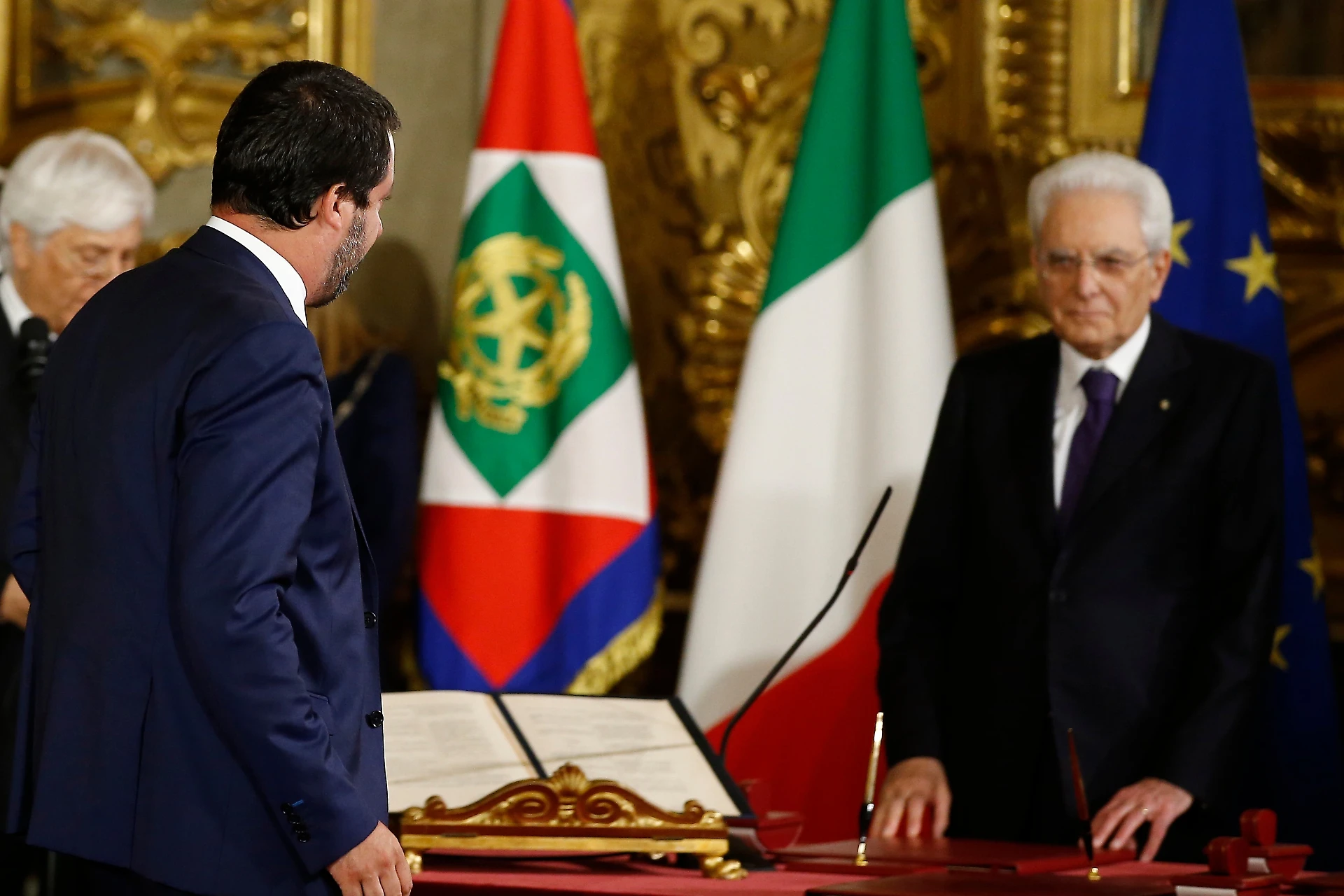 Matteo Salvini, la crisi con il Quirinale sul decreto migranti: Mattarella non vuole firmare