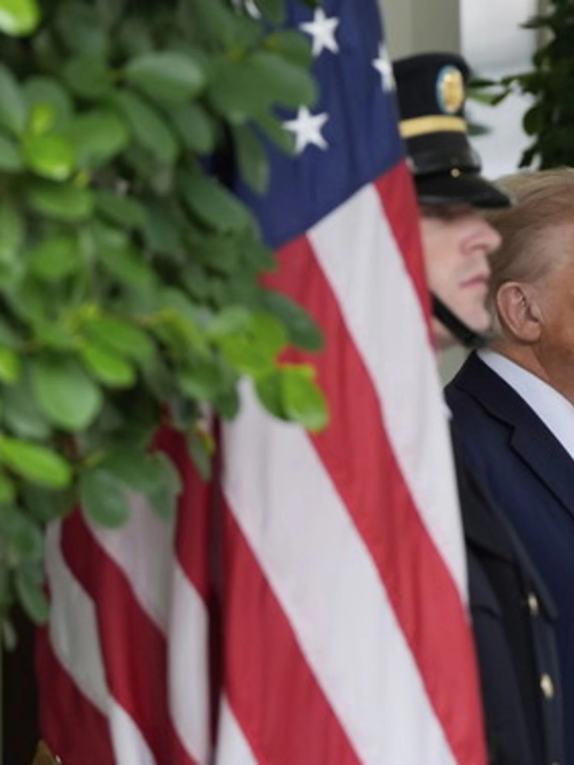 Trump annulla le vacanze: "Voglio guadagnarmi il paradiso"