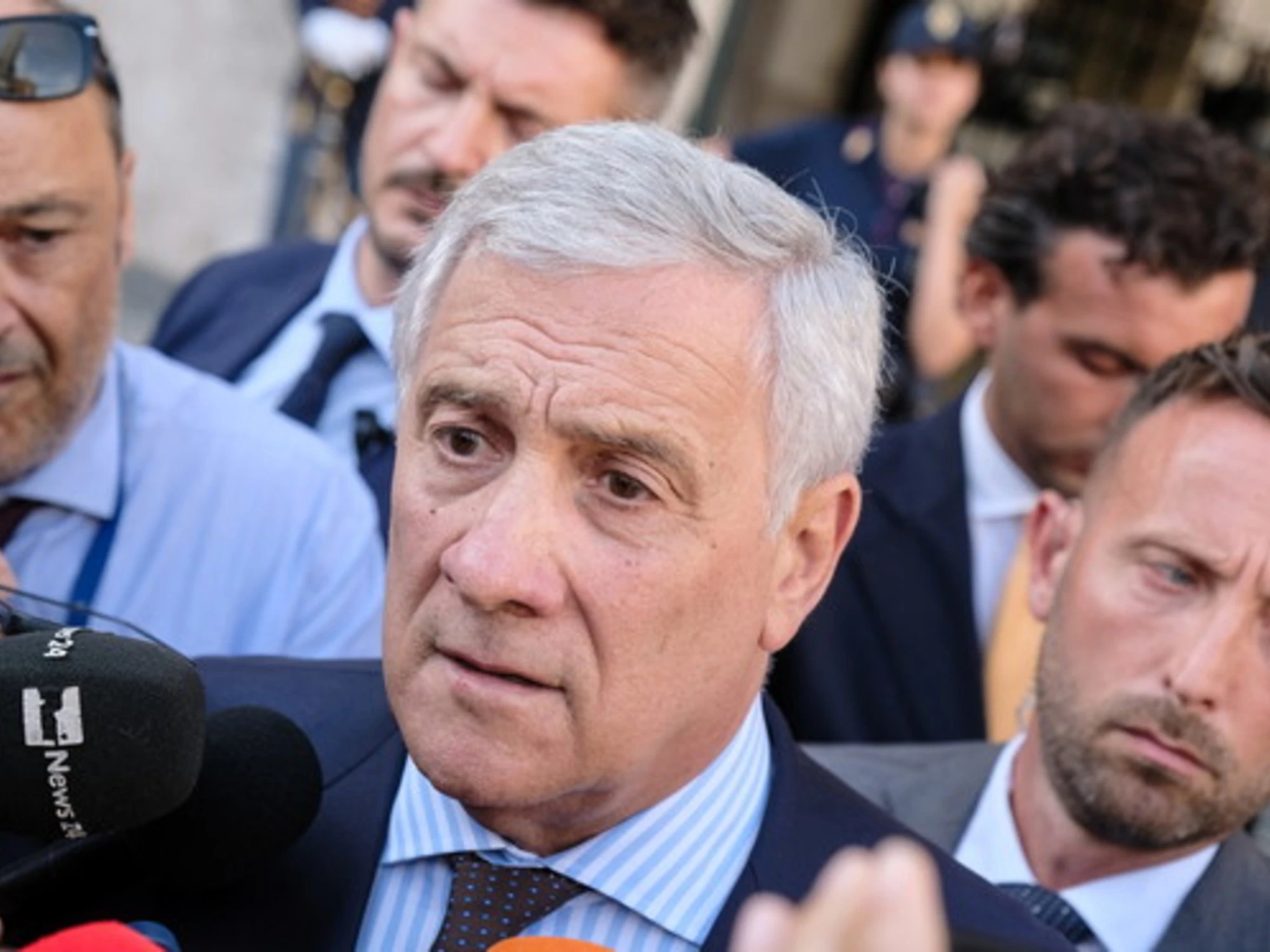 Antonio Tajani apre a Carlo Calenda: la mossa con "vista" sul voto