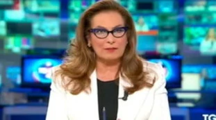 Cesara Buonamici, rapina choc a Firenze: fermata in auto da banditi armati, via il Rolex 