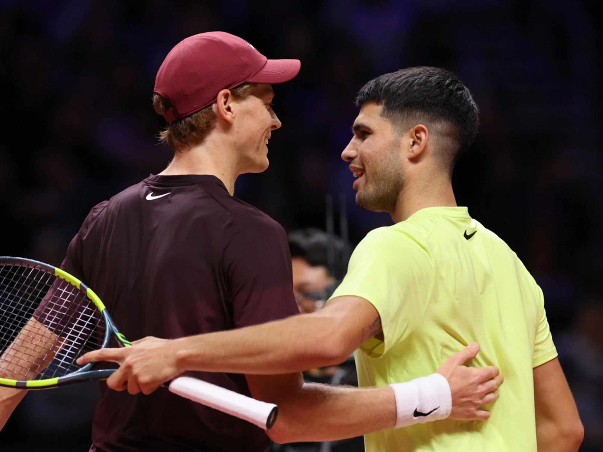 Alcaraz, prova di forza: liquida Sinner in 2 set nel primo match dell'anno