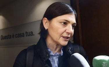 Almasri, Debora Serracchiani la spara: "Disegno eversivo del governo"