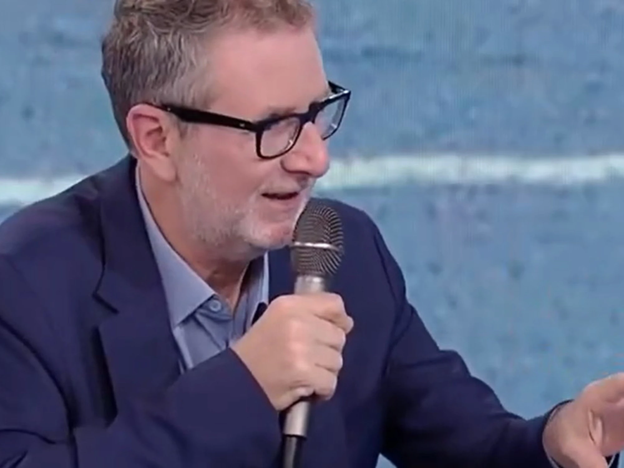 Fabio Fazio torna in tv per incensare Enzo Iacchetti