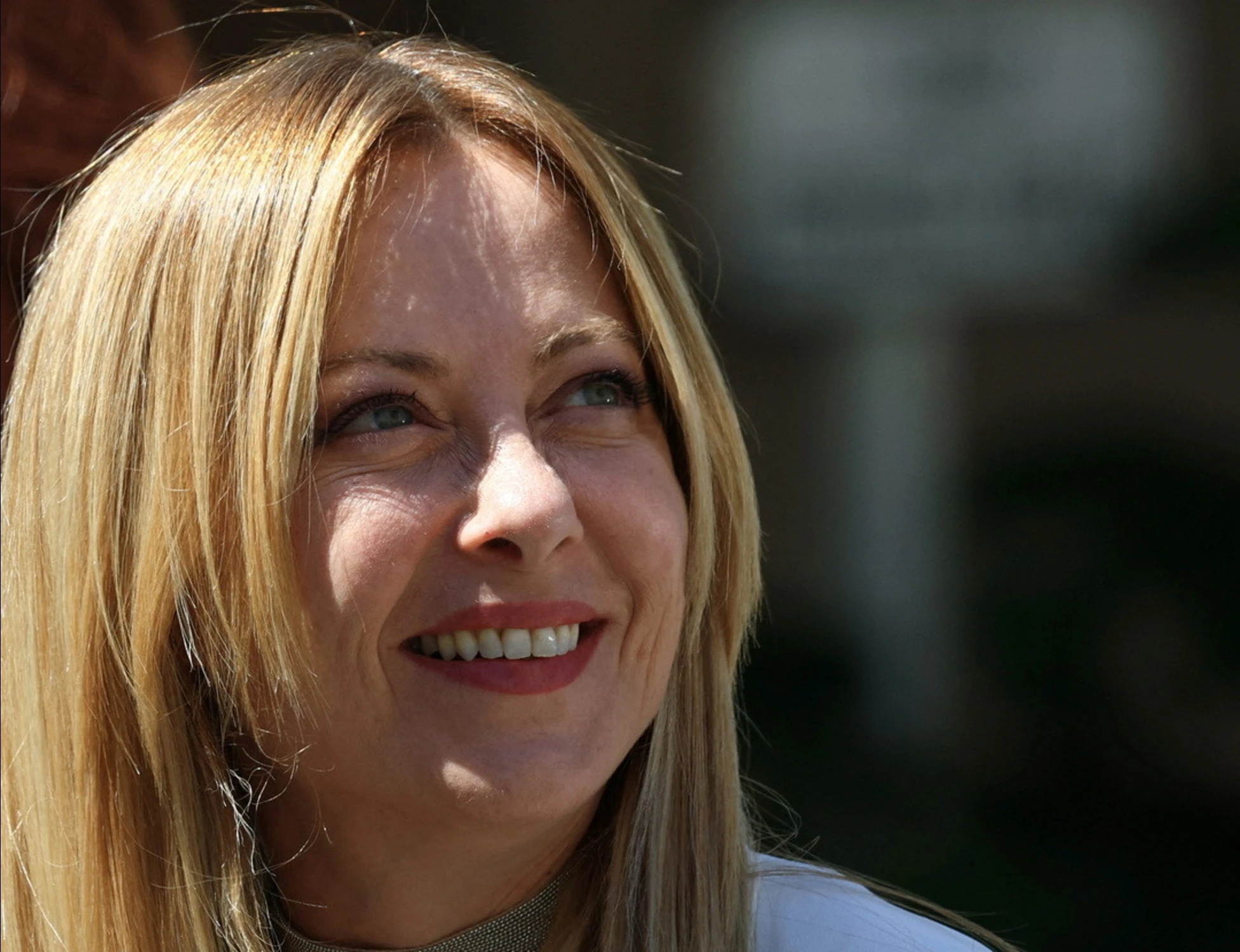 FdI stronca Conte e Ilaria Salis: "Con Meloni sei al sicuro"