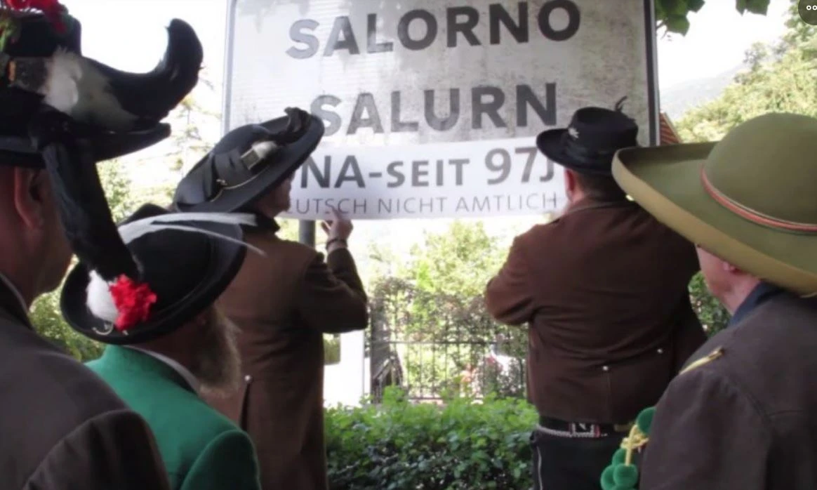 Alto Adige, protesta degli Shutzen. Fdi: "Siete italiani, fatevene una ragione"