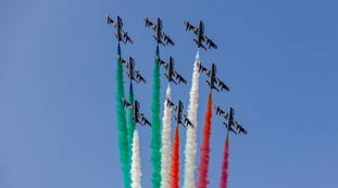 Frecce Tricolori, la vergogna degli anti-italiani: fango e insulti contro la Patria